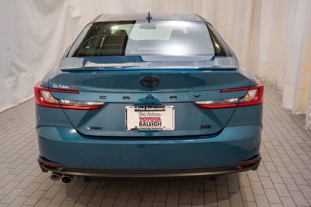 Used 2025 Toyota Camry SE image 4