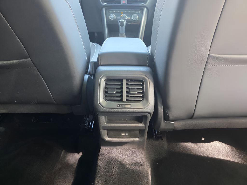 Used 2024 Volkswagen Taos SE image 10