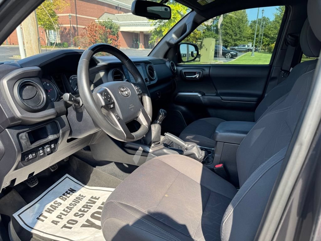 Used 2017 Toyota Tacoma TRD Off-Road AWD/4WD image 12