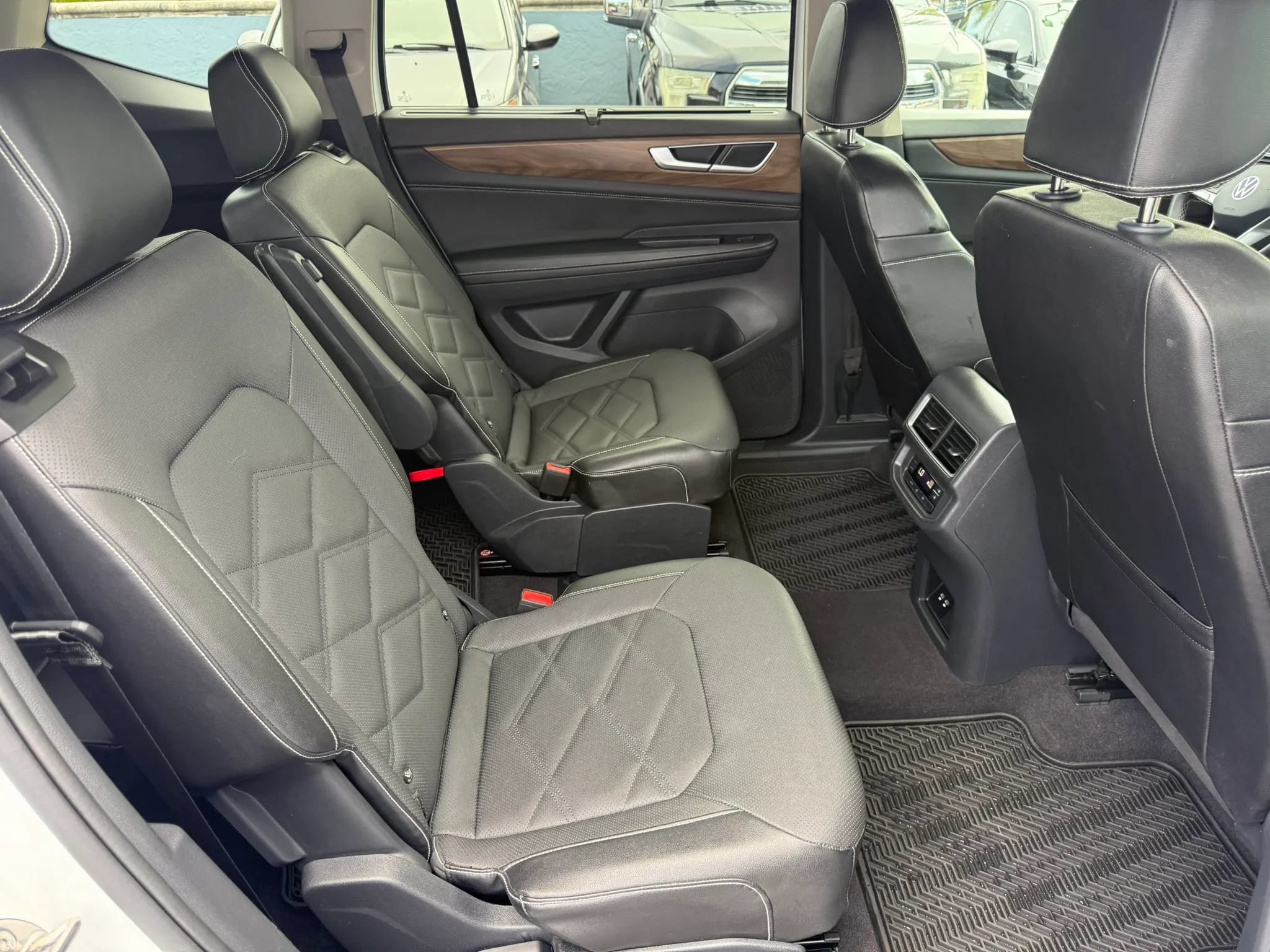 Used 2024 Volkswagen Atlas SE FWD image 23