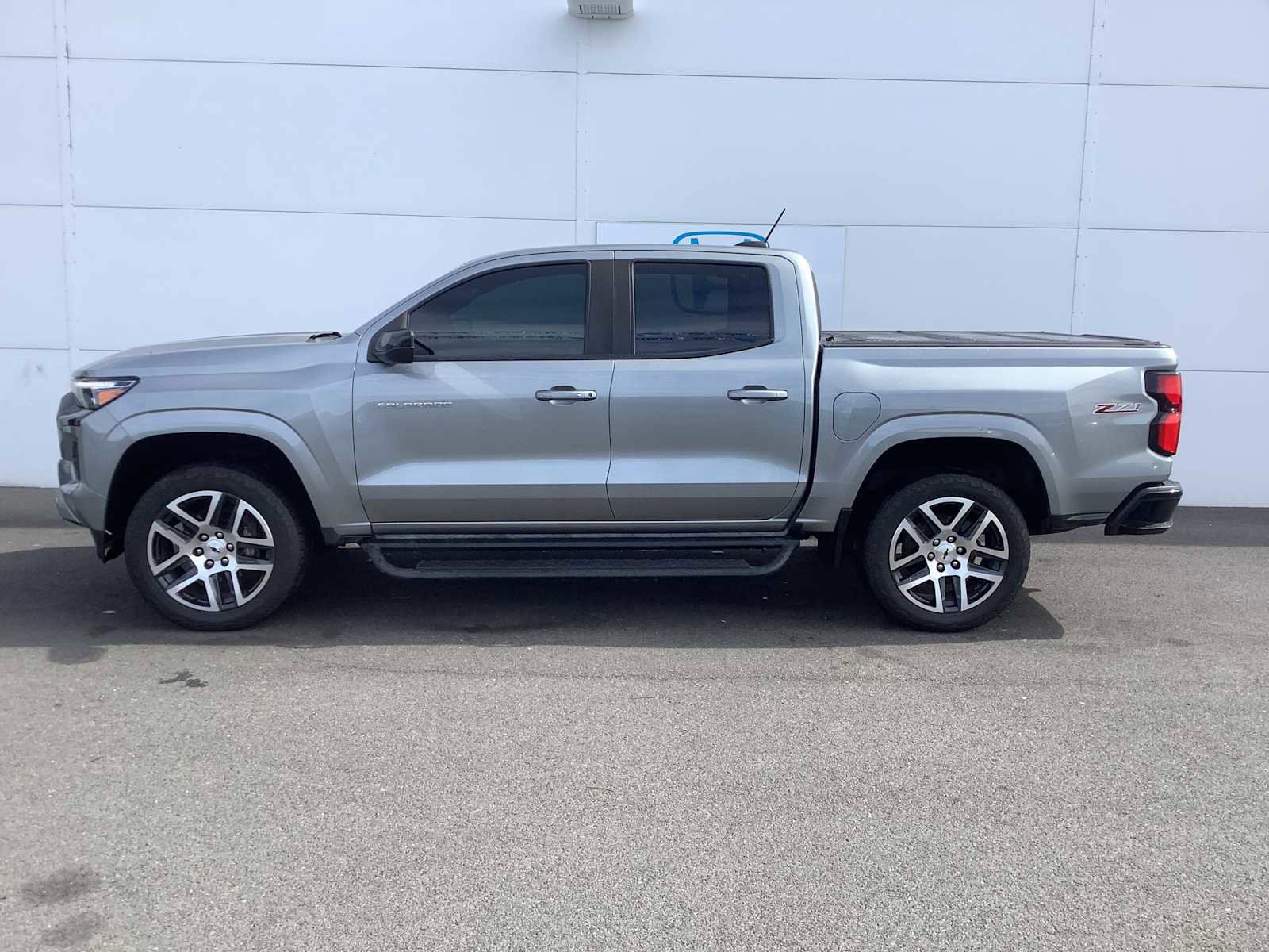 Used 2023 Chevrolet Colorado Z71 w/ Z71 Convenience Package 2 AWD/4WD image 2