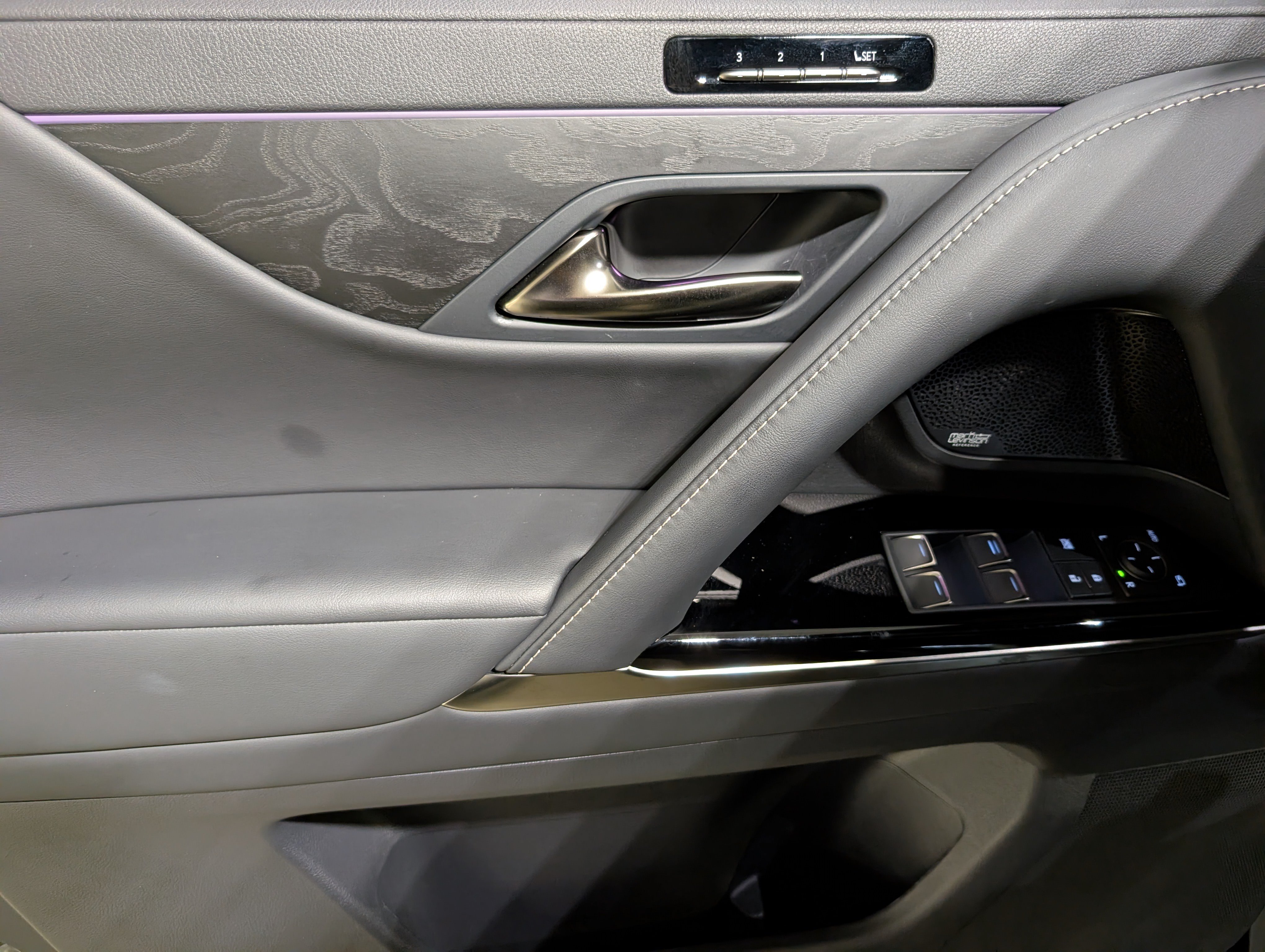 Used 2025 Lexus LX 600 4WD w/ Appearance Package image 20