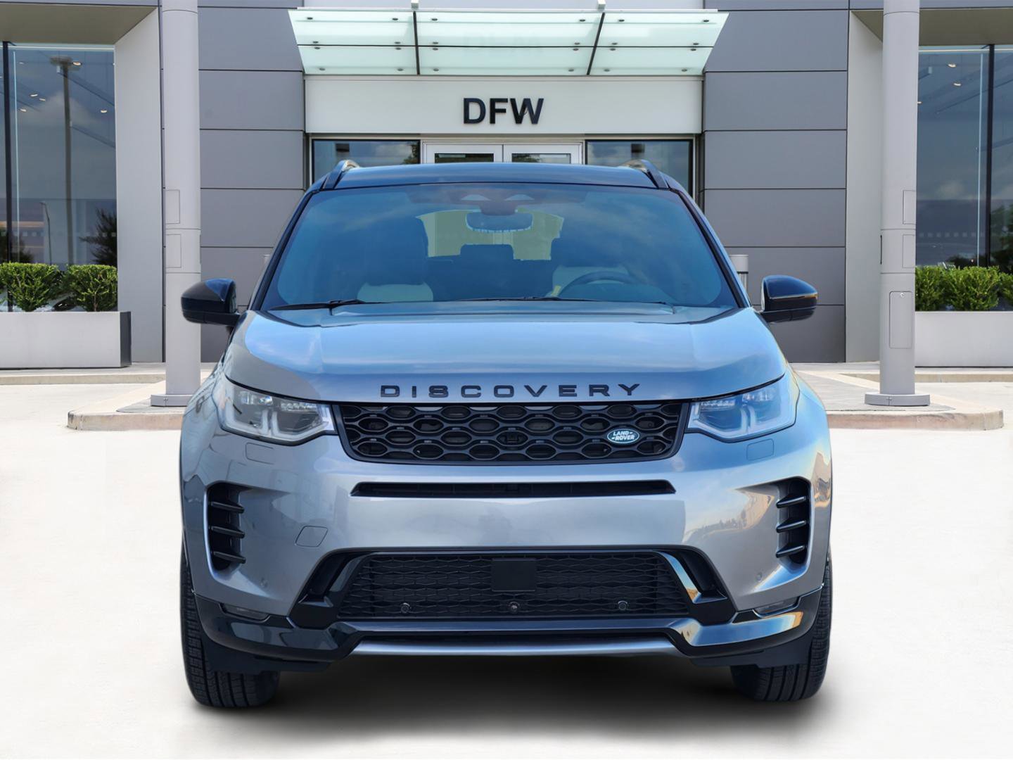 New 2025 Land Rover Discovery Sport Dynamic SE image 2