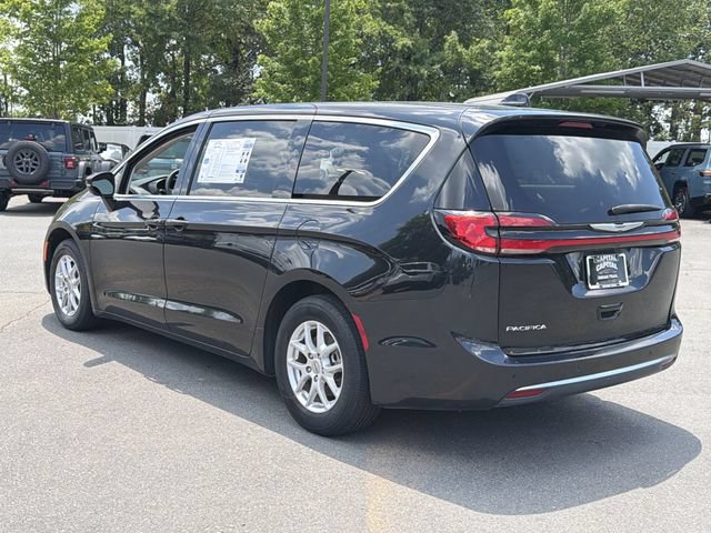 Used 2023 Chrysler Pacifica Touring-L FWD image 11