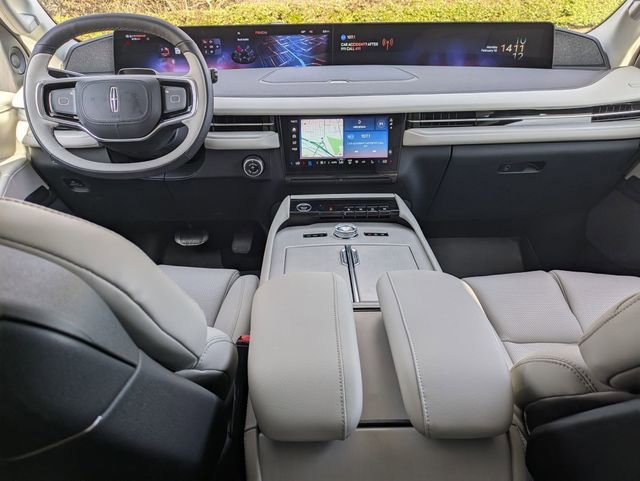 New 2026 Lincoln Navigator Reserve AWD/4WD image 13