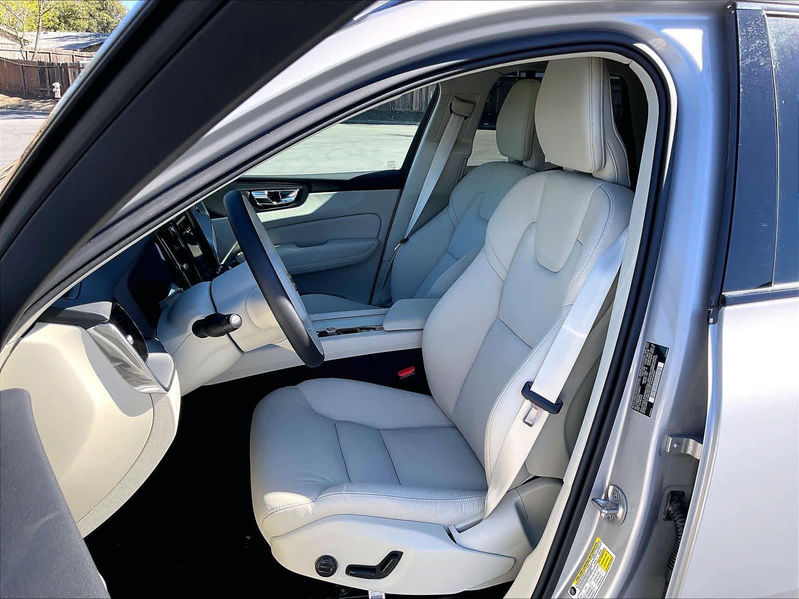 New 2025 Volvo XC60 B5 Core w/ Climate Package AWD/4WD image 11