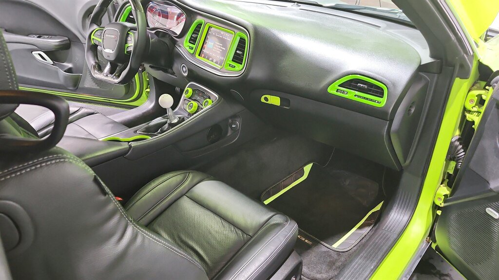 Used 2015 Dodge Challenger R/T w/ Quick Order Package 22B R/T RWD image 36