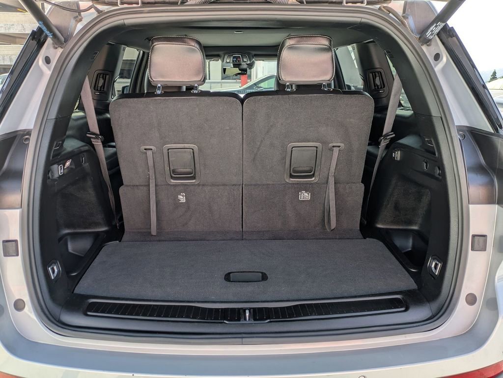 Used 2024 Jeep Grand Cherokee L Limited w/ Luxury Tech Group II image 32