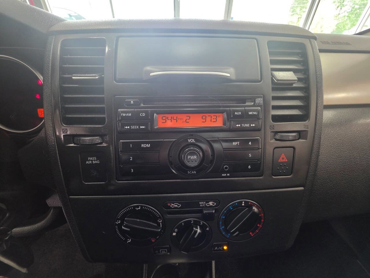 Used 2012 Nissan Versa 1.8 S w/ Plus Pkg FWD image 4