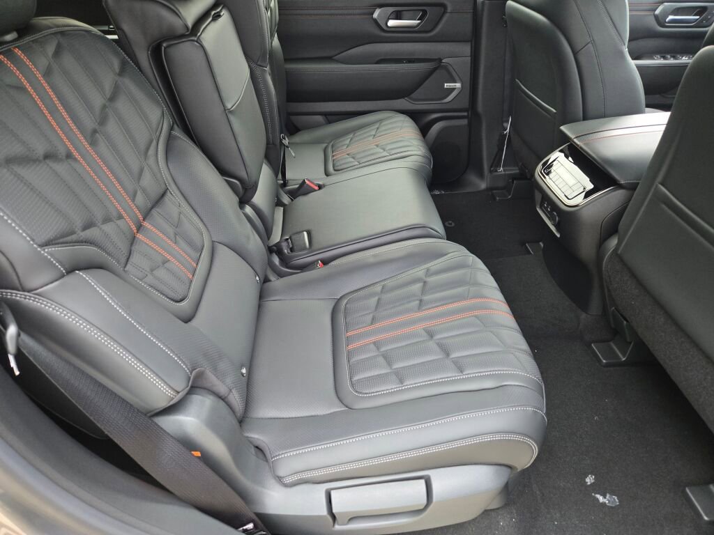 New 2025 Nissan Armada PRO-4X AWD/4WD image 7