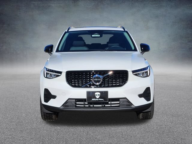 New 2026 Volvo XC40 B5 Core AWD/4WD image 2