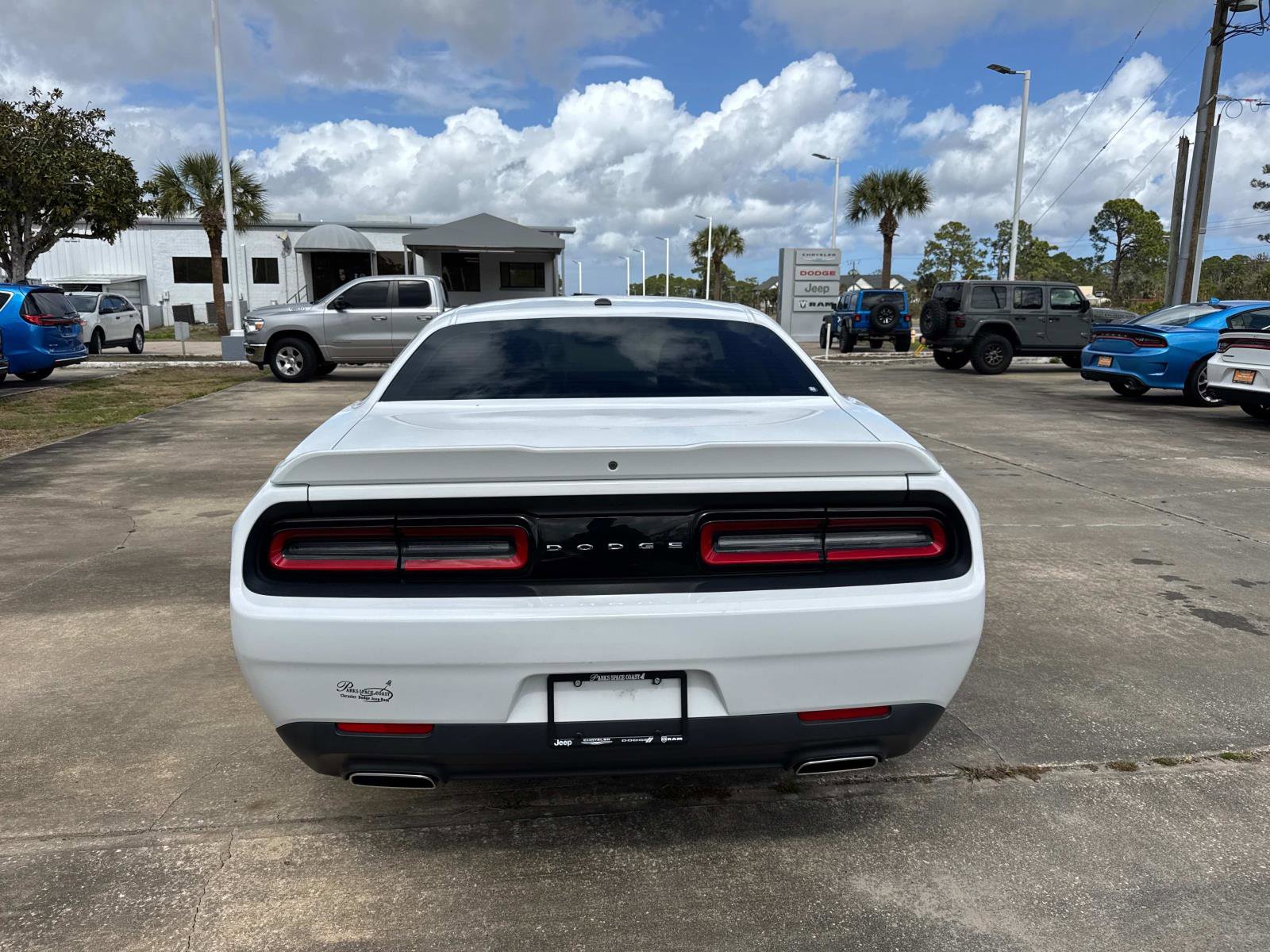 Used 2019 Dodge Challenger SXT image 4