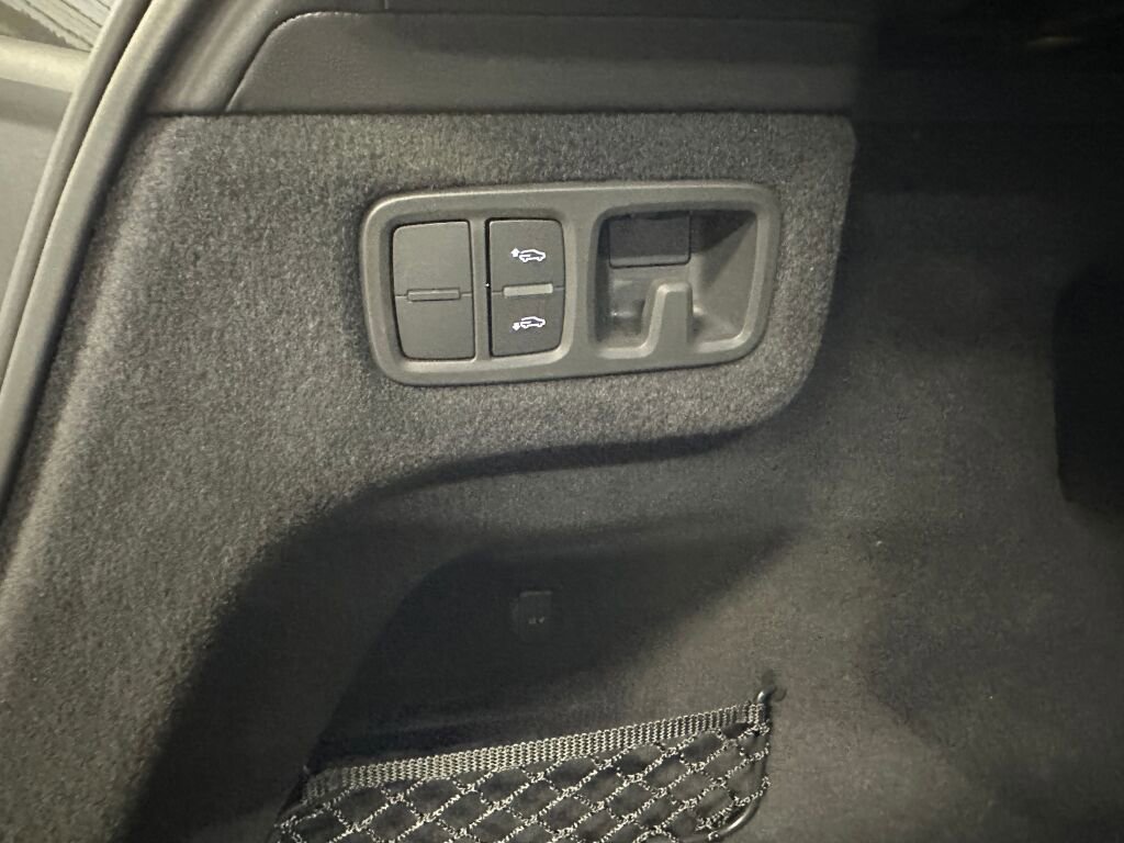 Used 2020 Lamborghini Urus image 31