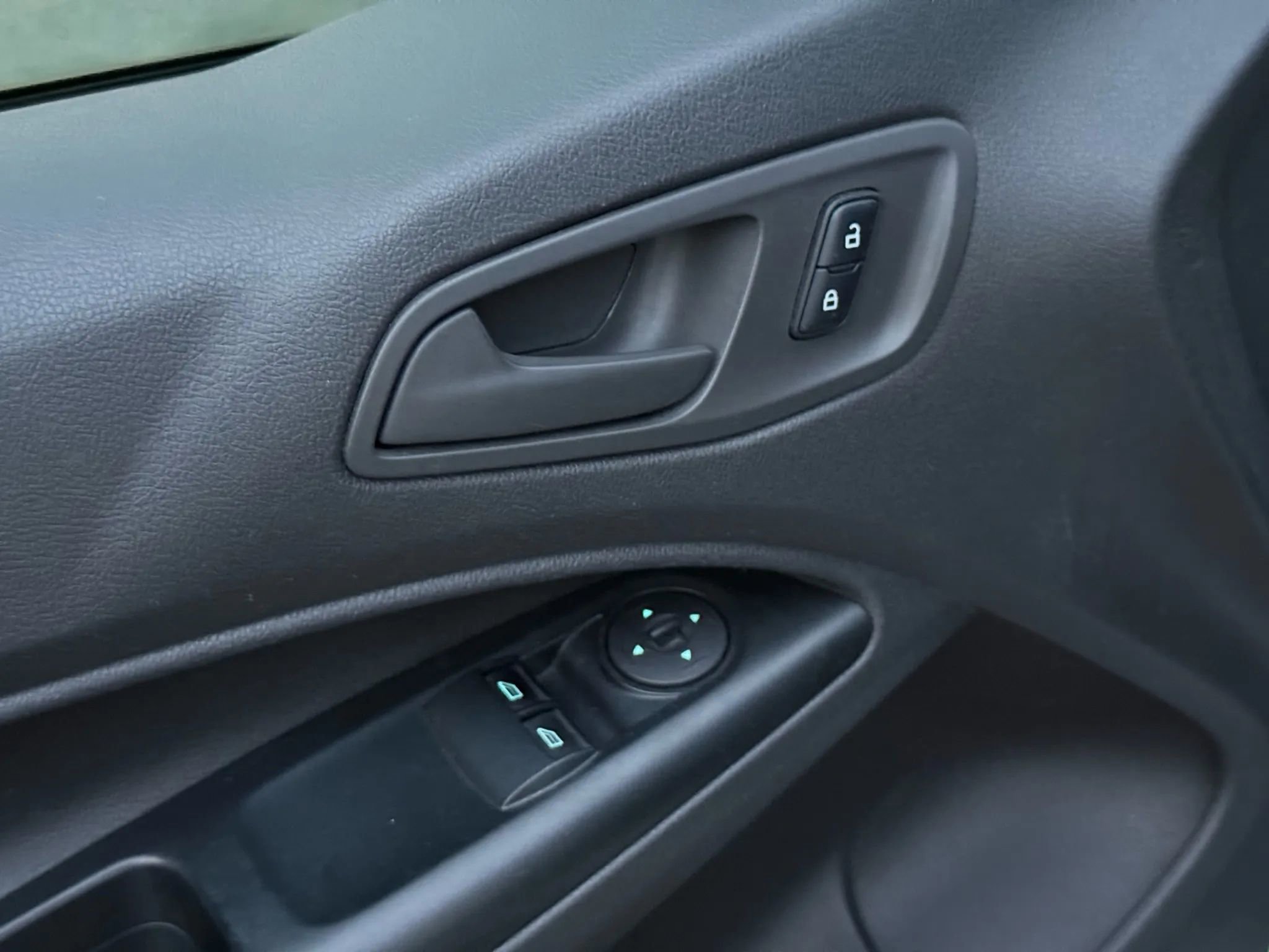 Used 2015 Ford Transit Connect XL image 18