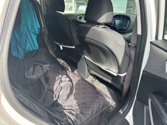 Used 2023 Kia Soul LX w/ LX Technology Package image 16