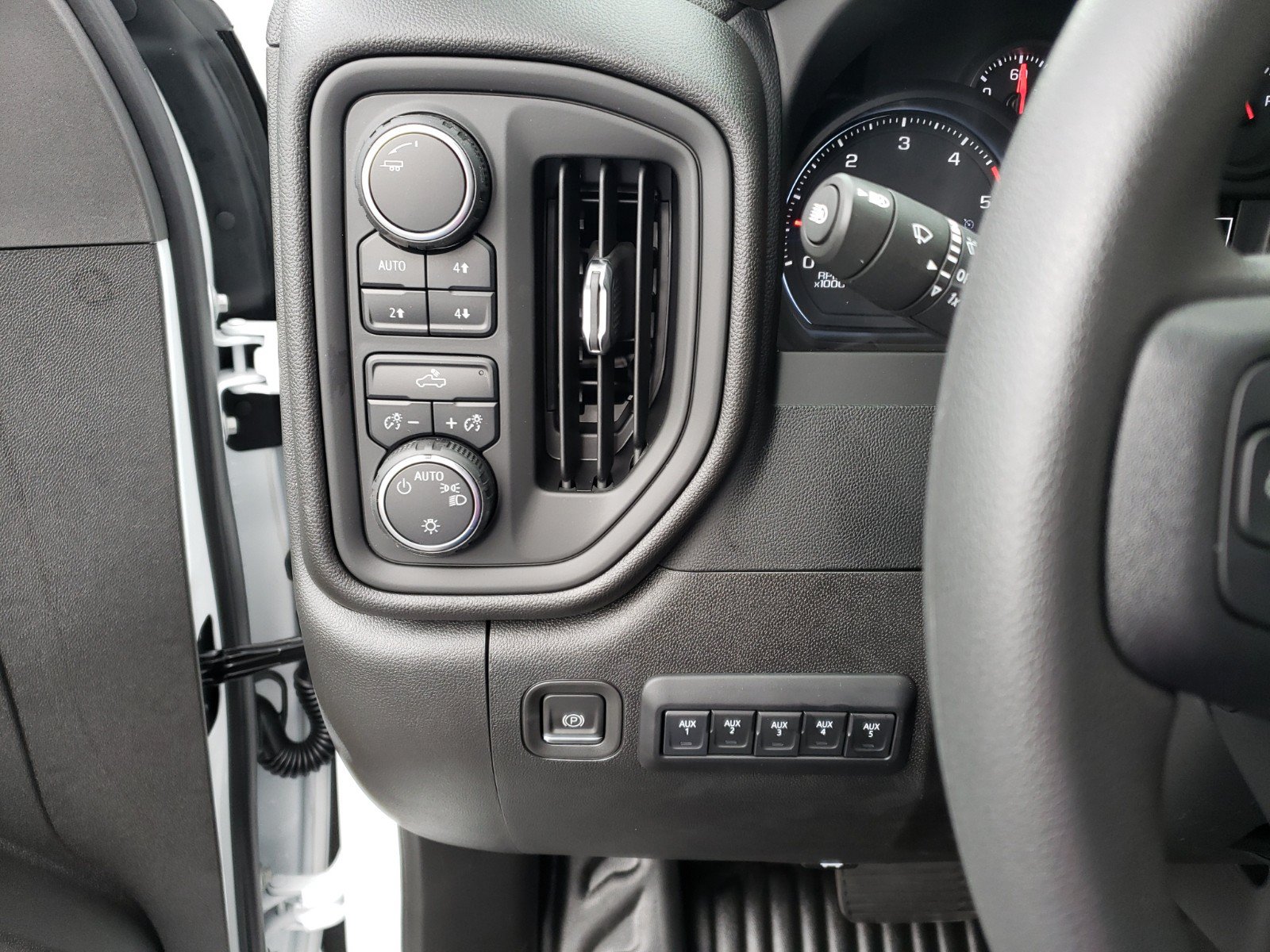 New 2024 Chevrolet Silverado 3500 W/T w/ WT Convenience Package AWD/4WD image 15