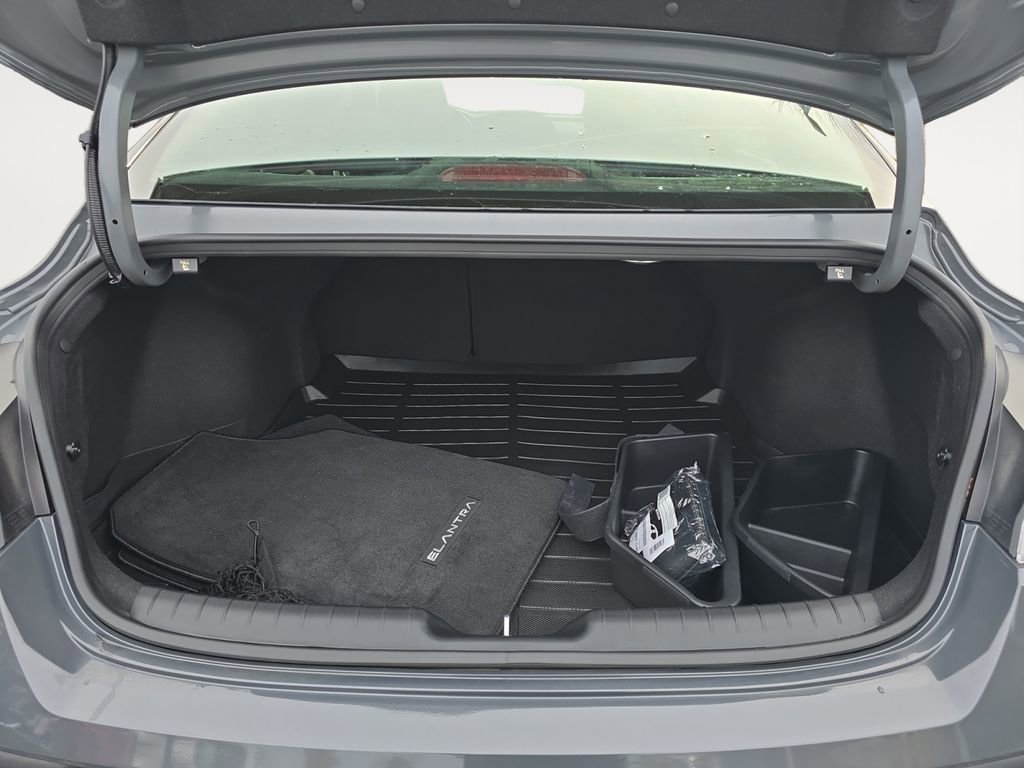 Certified 2025 Hyundai Elantra Limited image 14