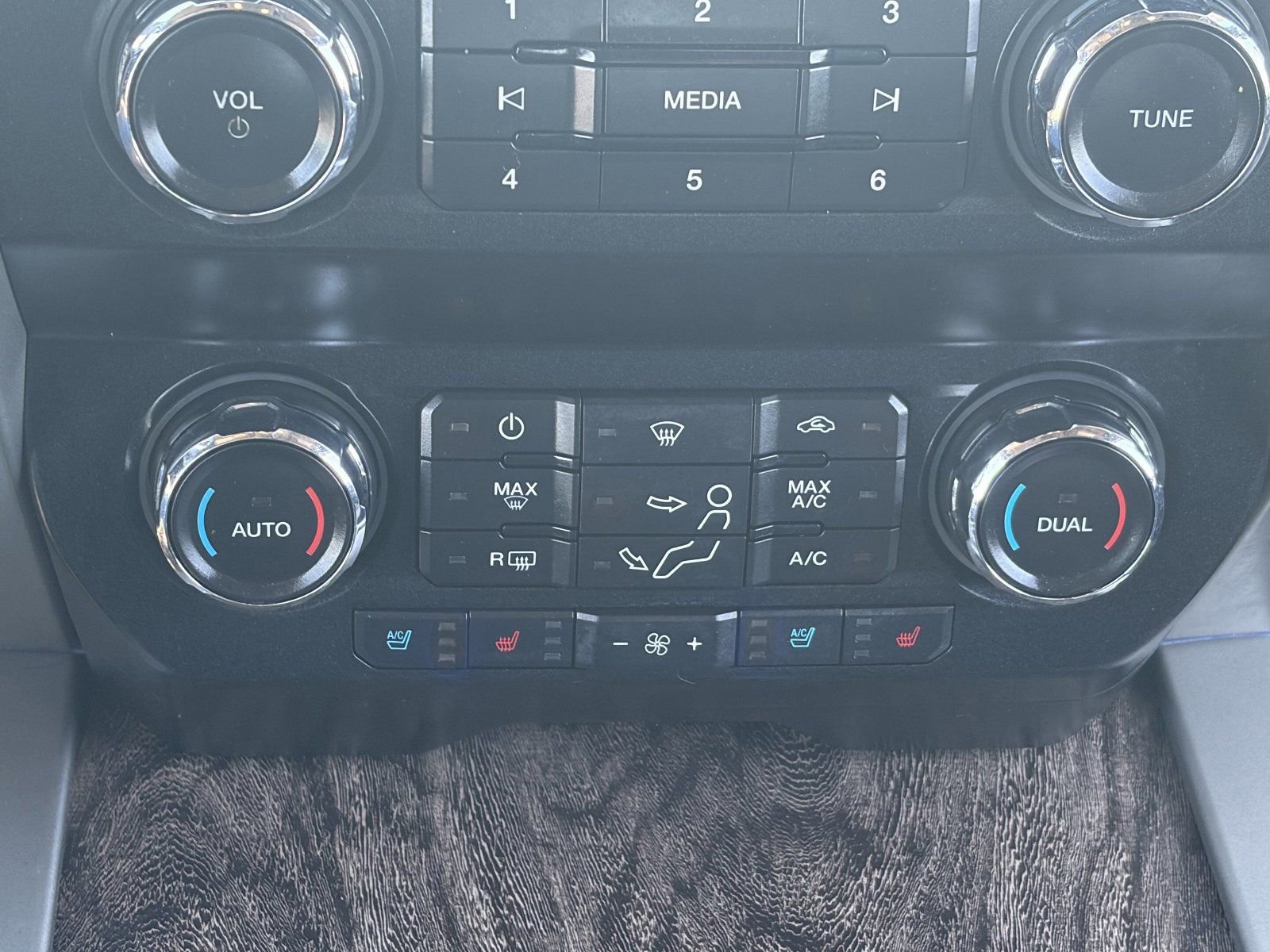 Used 2019 Ford F350 Lariat w/ Lariat Ultimate Package image 30