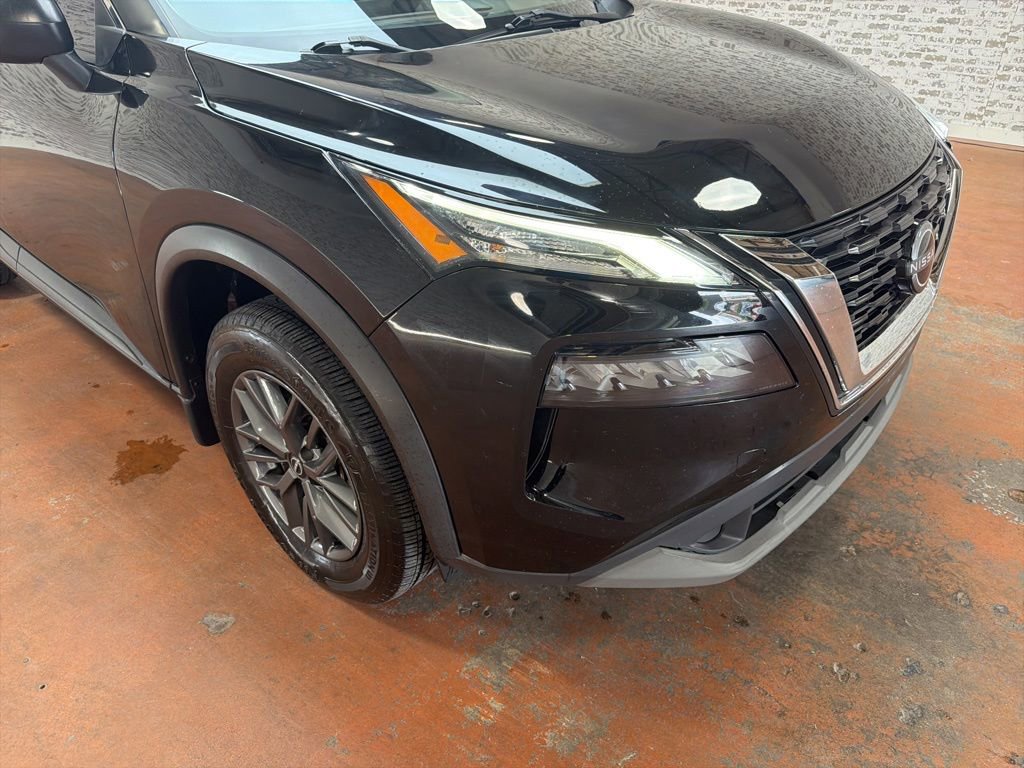 Used 2023 Nissan Rogue S FWD image 9