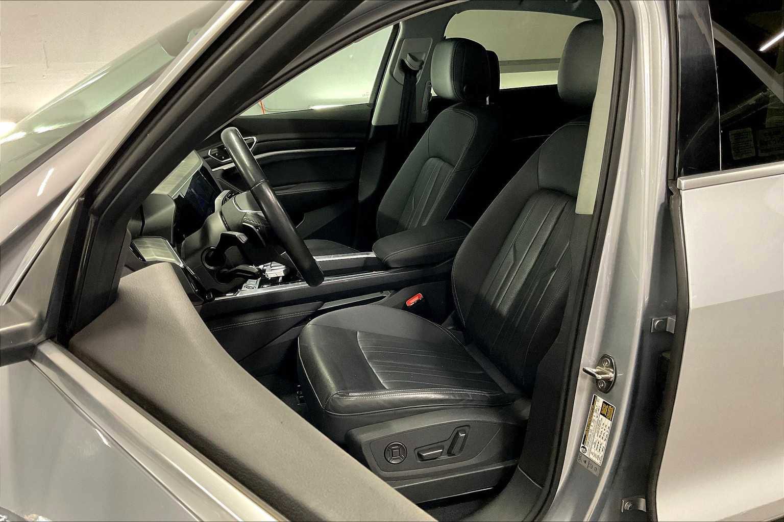 Certified 2022 Audi e-tron Premium Plus w/ Premium Plus Package image 26
