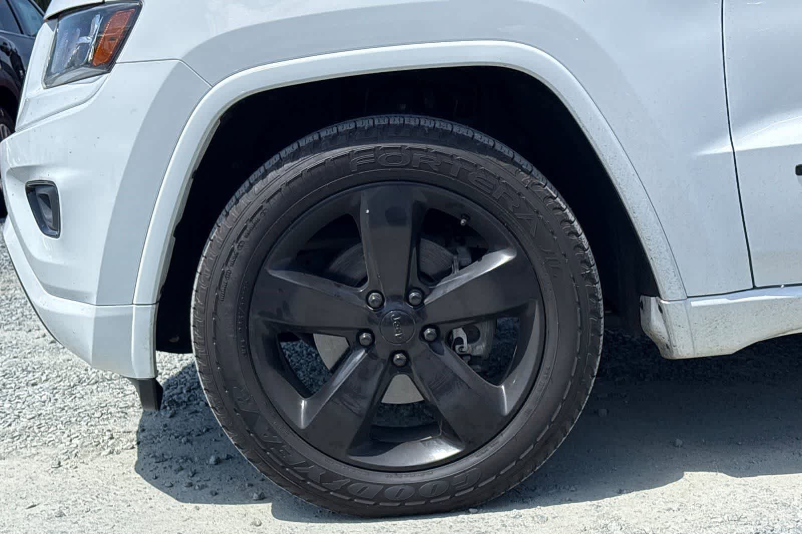 Used 2015 Jeep Grand Cherokee Altitude RWD image 12