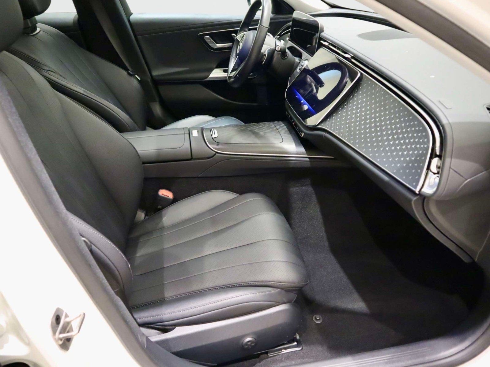 Used 2025 Mercedes-Benz E 350 Sedan w/ Winter Package image 16