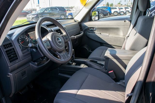 Used 2012 Jeep Liberty Sport image 14