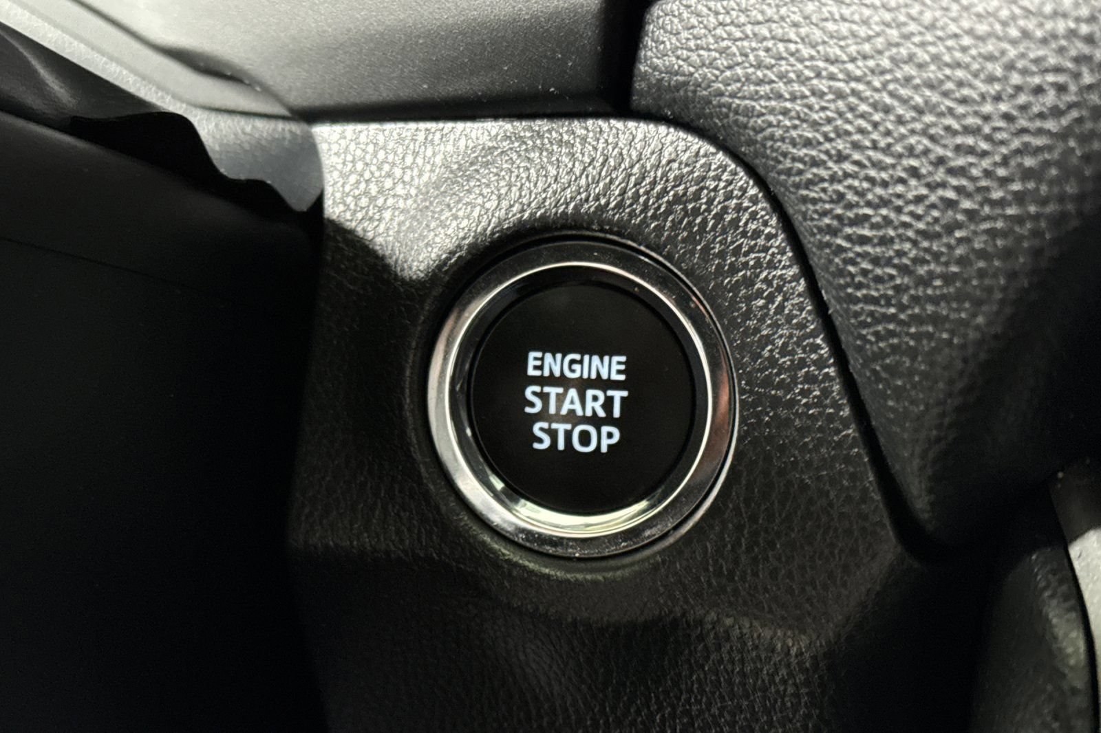 Used 2025 Toyota RAV4 XLE FWD image 22