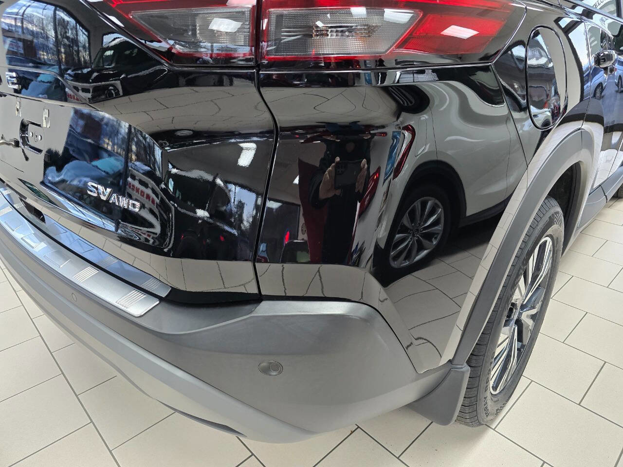 Used 2023 Nissan Rogue SV w/ SV Premium B Package image 14
