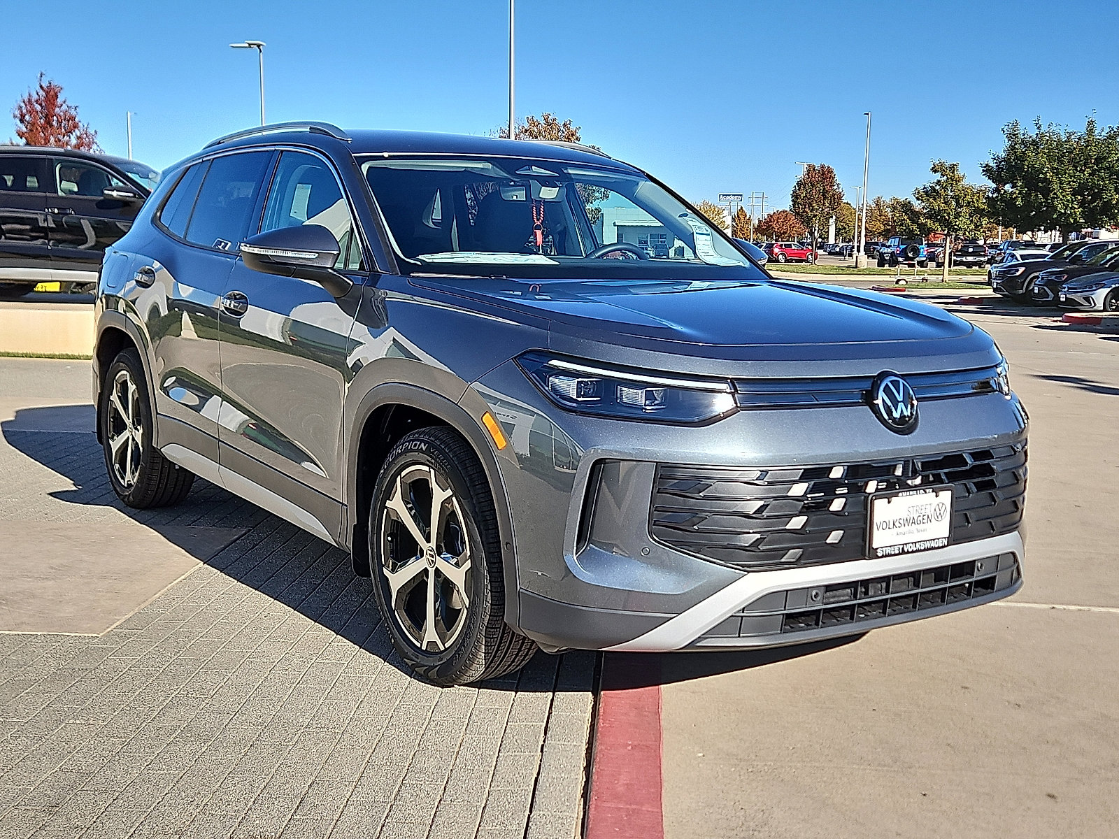 New 2026 Volkswagen Tiguan SE image 4