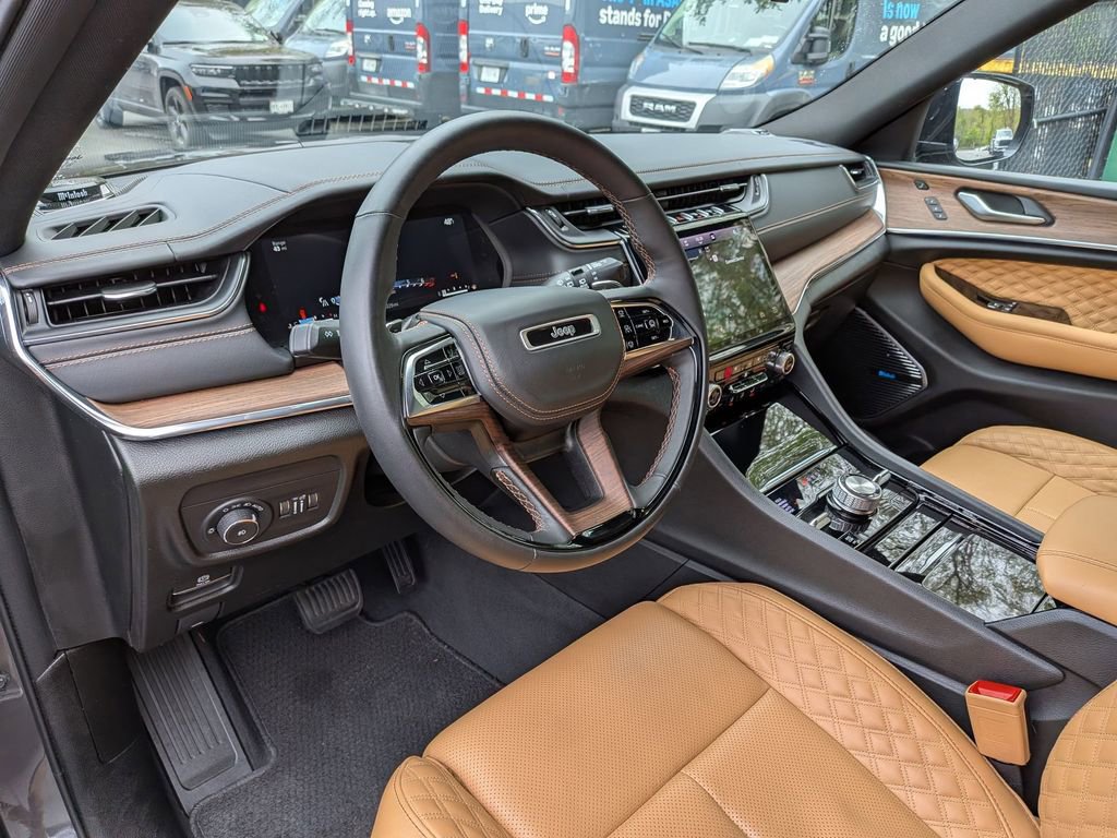 Certified 2023 Jeep Grand Cherokee Summit w/ Adv Protech Group IV AWD/4WD image 15