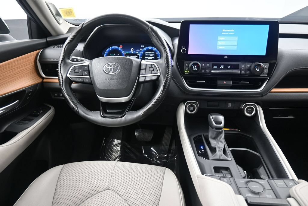Certified 2024 Toyota Grand Highlander AWD image 19