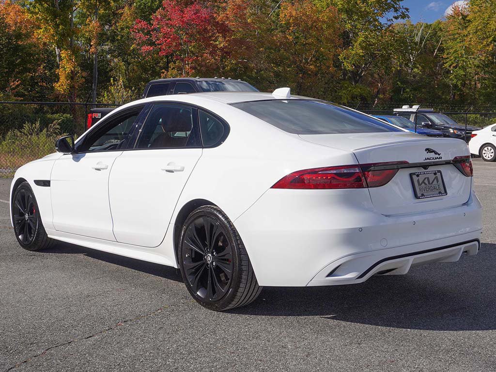 Used 2024 Jaguar XF R-Dynamic SE RWD image 11