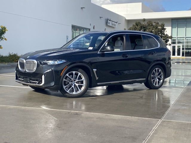 Certified 2025 BMW X5 xDrive50e w/ Premium Package image 2
