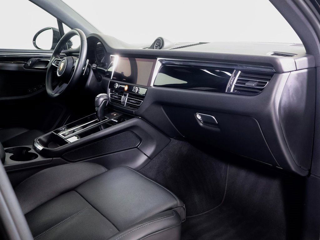 Used 2025 Porsche Macan image 7