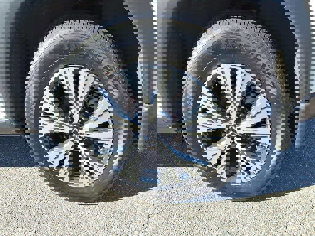 Certified 2023 Nissan Rogue SV image 9