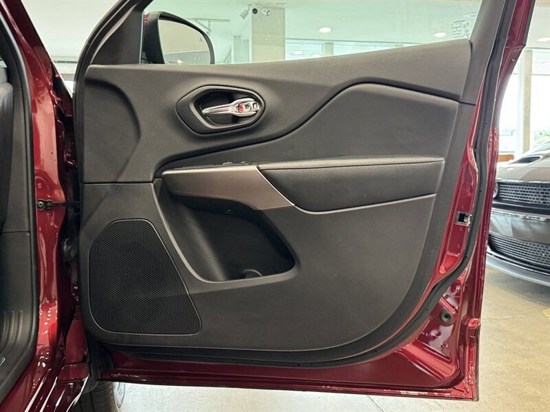 Used 2019 Jeep Cherokee High Altitude image 14