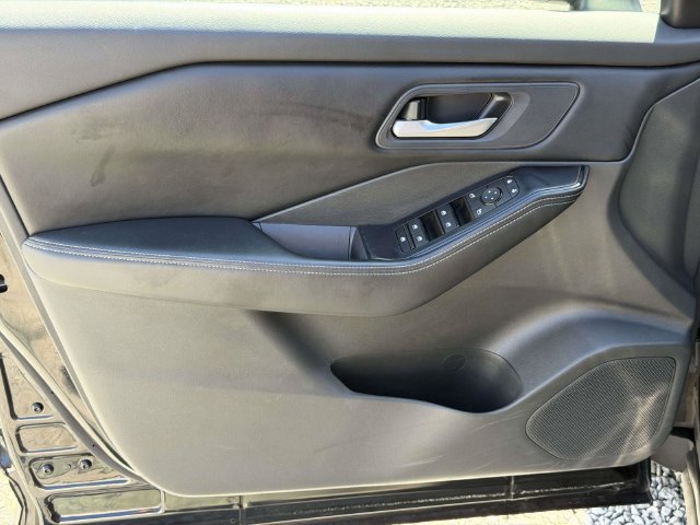 Used 2024 Nissan Rogue SV FWD image 15