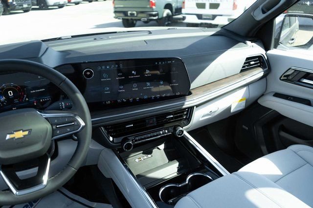New 2026 Chevrolet Suburban Premier RWD image 20