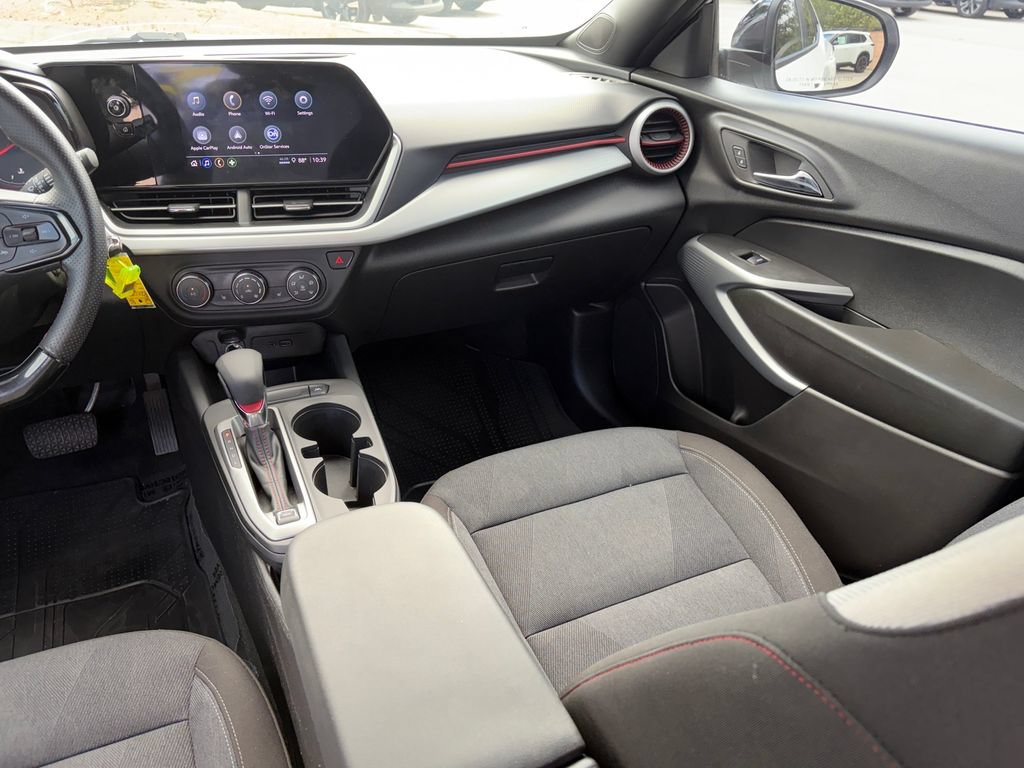 Used 2025 Chevrolet Trax RS FWD image 25