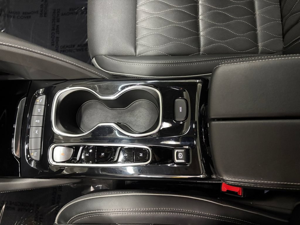 Used 2022 Buick Envision Avenir w/ Technology Package II FWD image 22