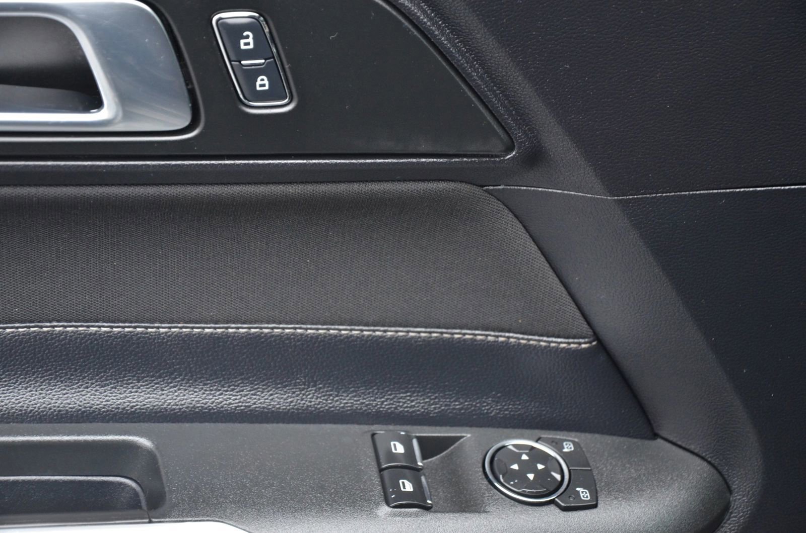 Used 2018 Ford Mustang Coupe image 32