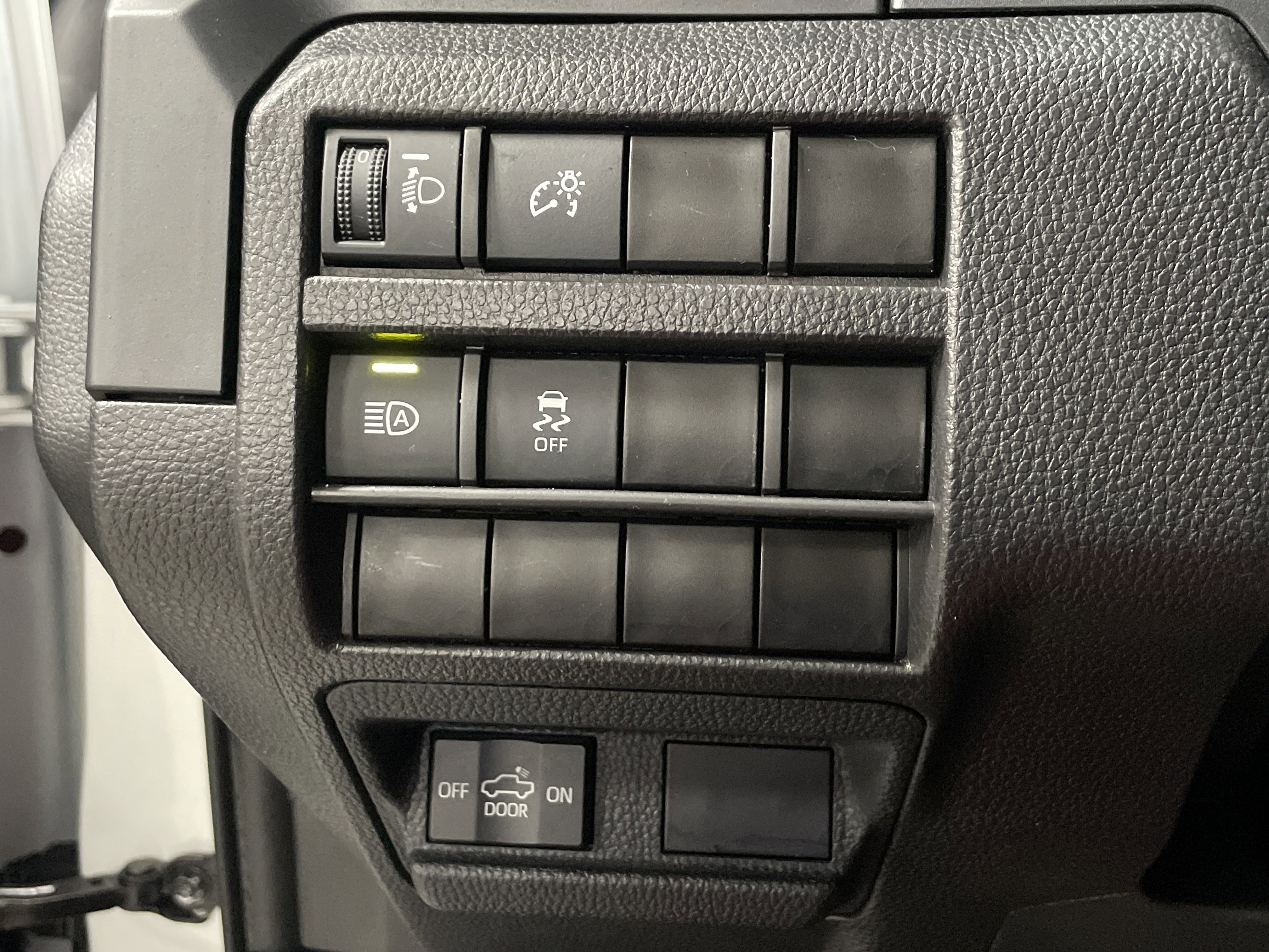 Certified 2025 Toyota Tacoma SR image 28