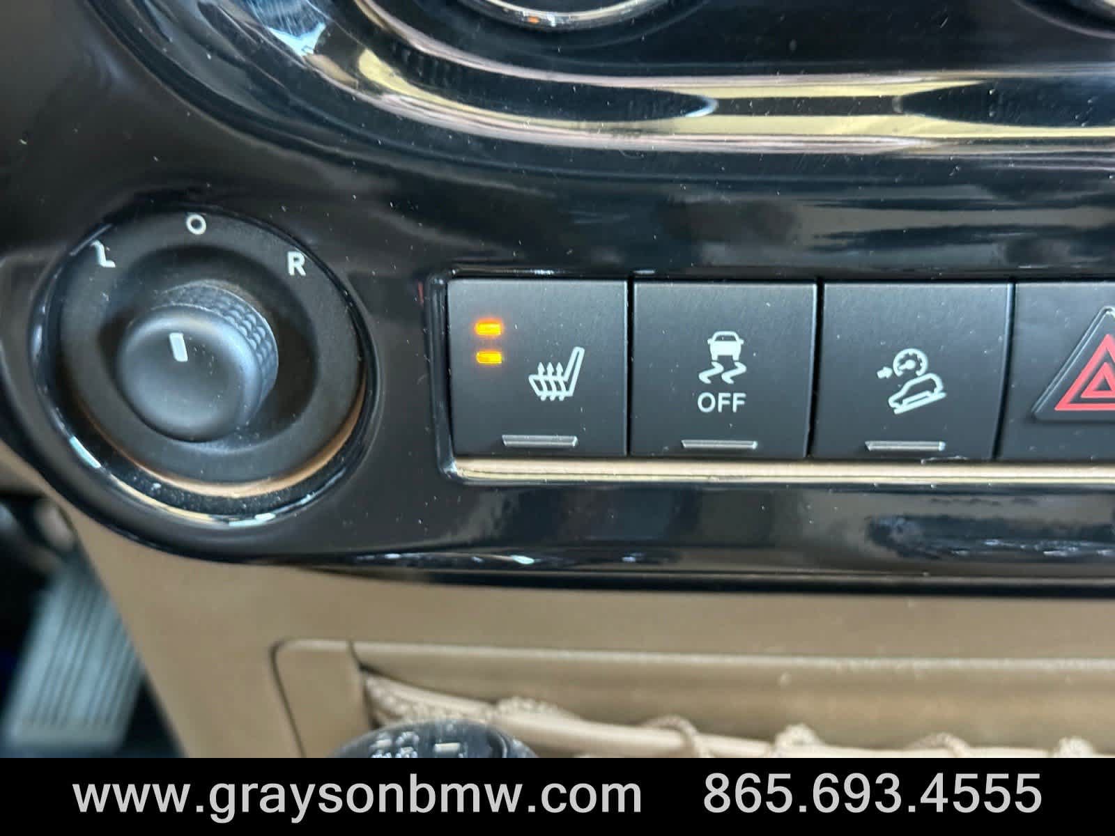 Used 2015 Jeep Wrangler Unlimited Sahara w/ Connectivity Group AWD/4WD image 23