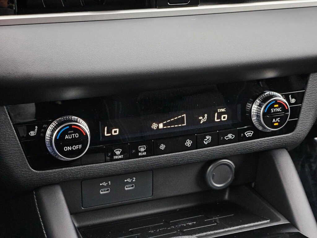 New 2025 Mitsubishi Outlander ES image 22