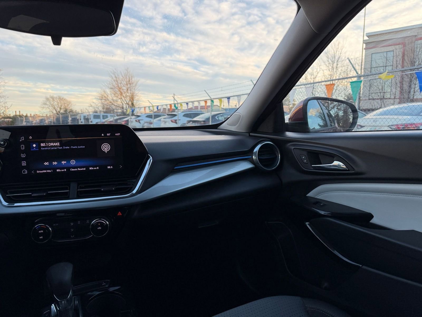 Used 2025 Chevrolet Trax LT image 33