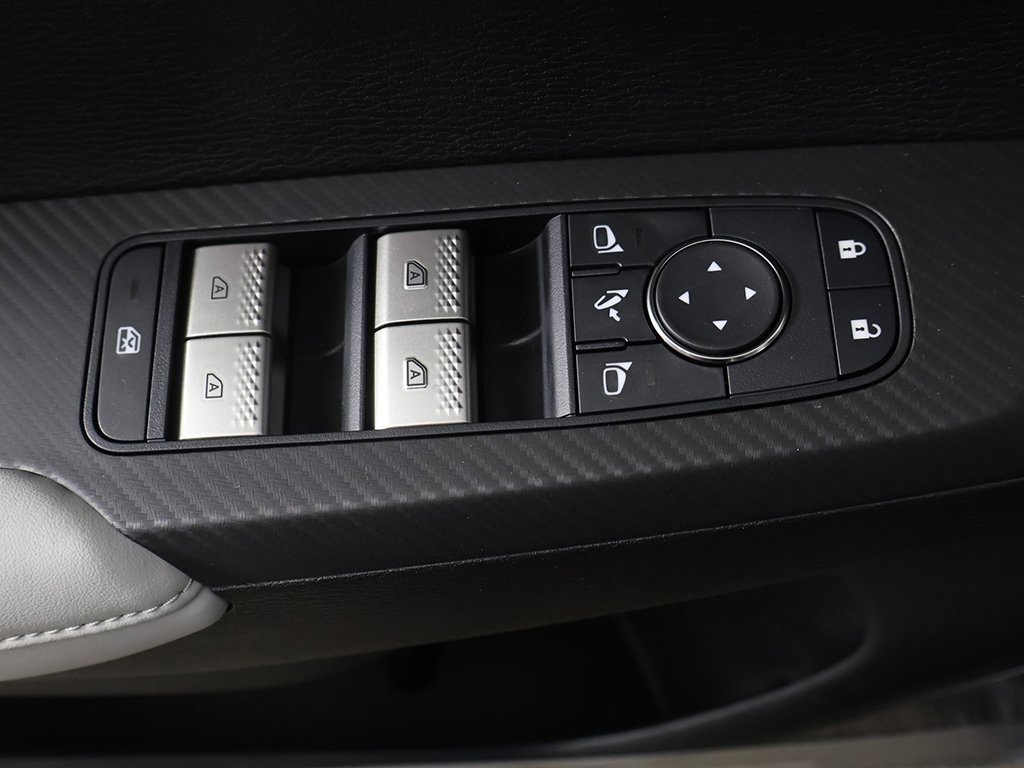 New 2025 Mitsubishi Outlander SE image 41