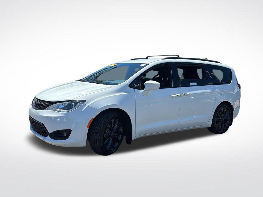 Used 2018 Chrysler Pacifica Touring Plus FWD image 3