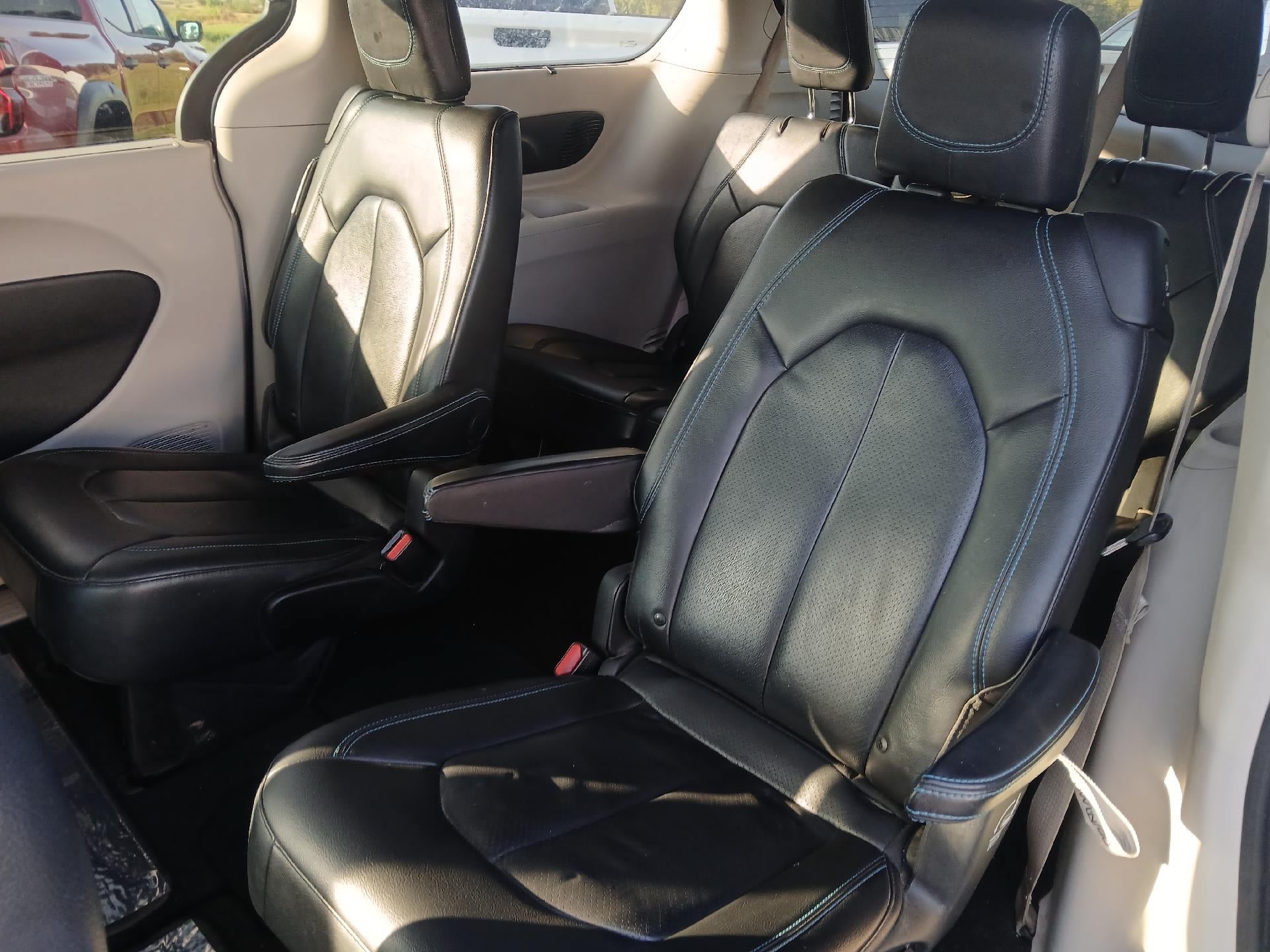 Used 2021 Chrysler Pacifica Touring-L w/ Premium & Safety Sphere Group FWD image 19