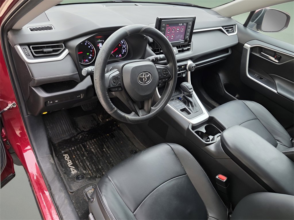 Used 2021 Toyota RAV4 XLE image 22